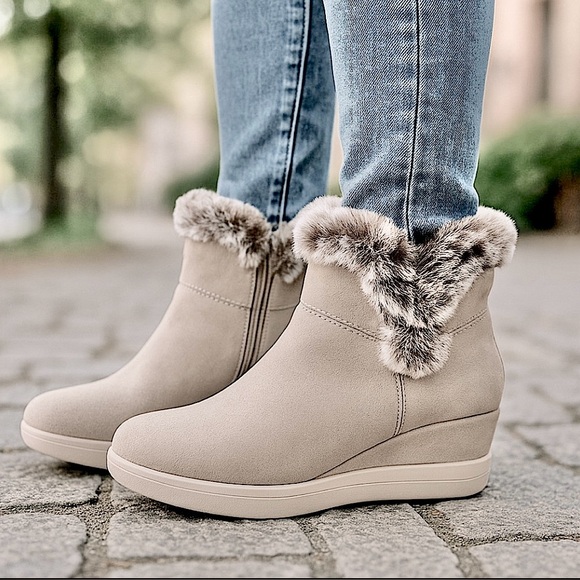 NWOT SERRA Genuine Suede Ankle Boots in Grey with faux fur Size 8 - Picture 3 of 8